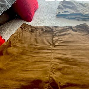 Brown skort size 18 average